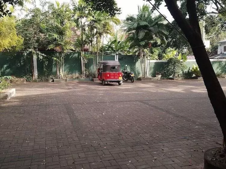 Shiromi Hotel Katunayaka