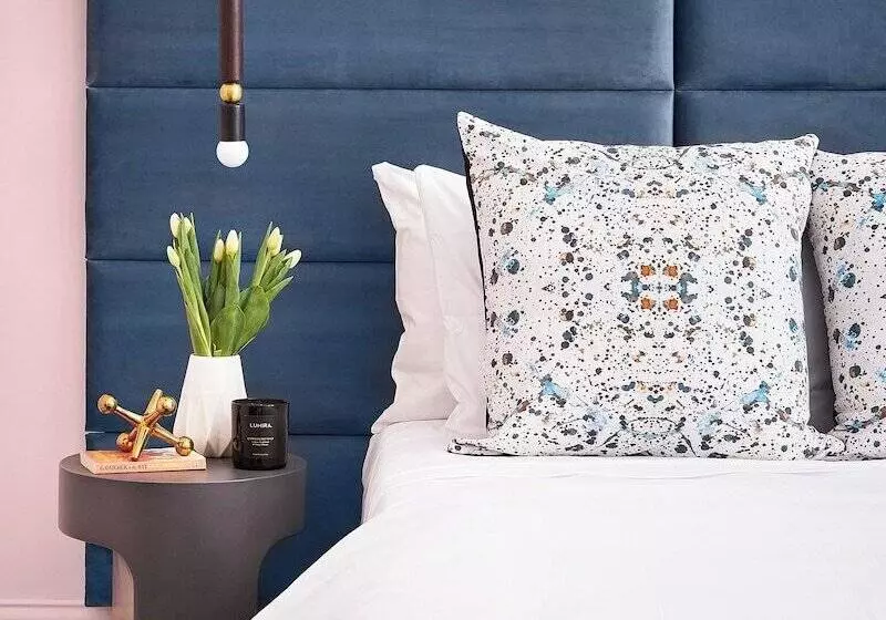 The Neighborhood Hotel   Lincoln Park