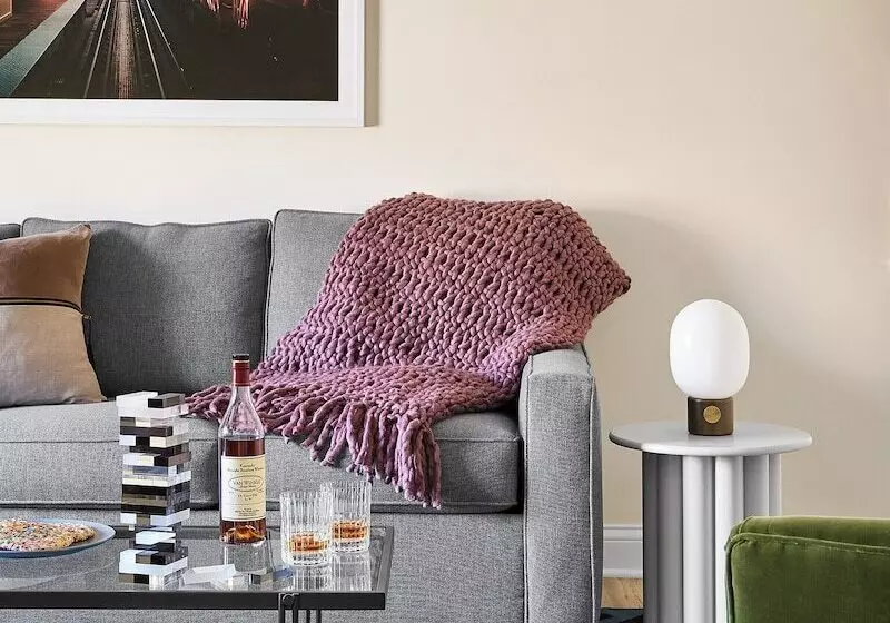 The Neighborhood Hotel   Lincoln Park