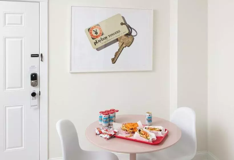 The Neighborhood Hotel   Lincoln Park