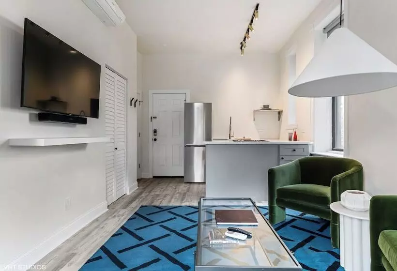 The Neighborhood Hotel   Lincoln Park