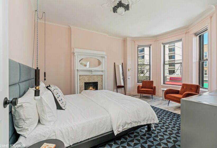 The Neighborhood Hotel   Lincoln Park