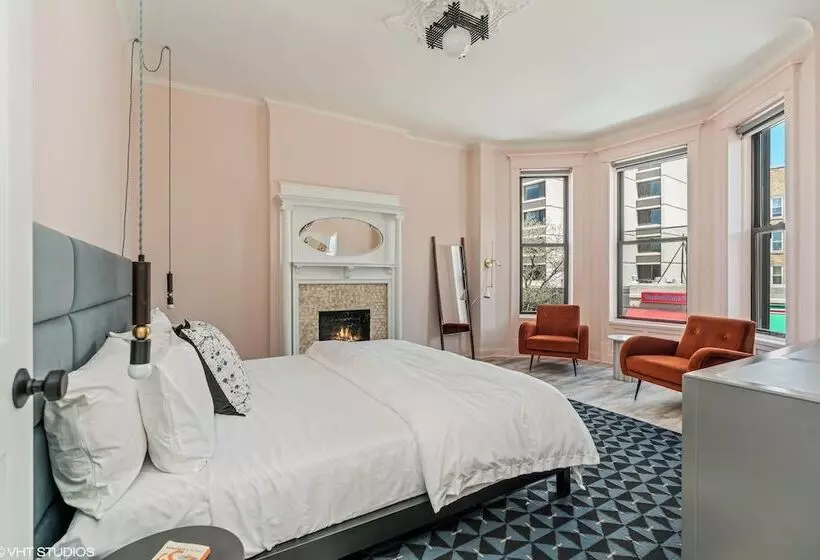 The Neighborhood Hotel   Lincoln Park