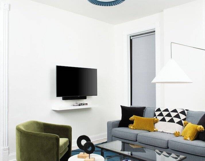 The Neighborhood Hotel   Lincoln Park