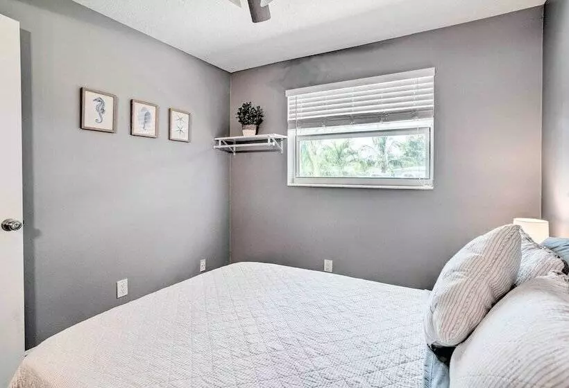 Poolside Paradise W/ Tropical Hut In Palm Beach