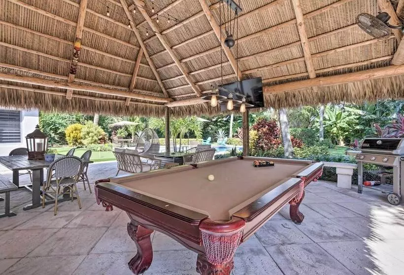 Poolside Paradise W/ Tropical Hut In Palm Beach