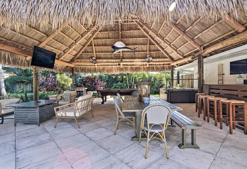 Poolside Paradise W/ Tropical Hut In Palm Beach