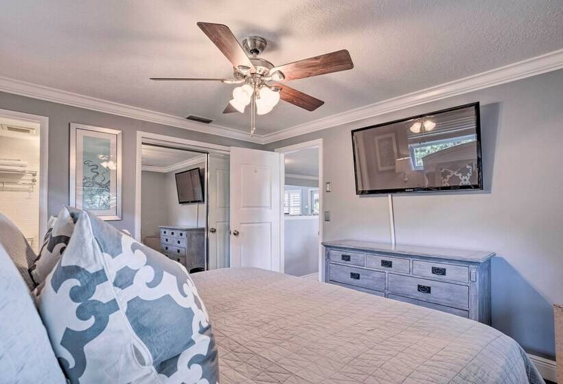 Poolside Paradise W/ Tropical Hut In Palm Beach