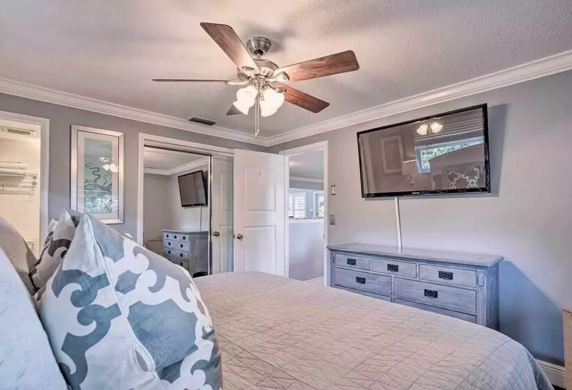 Poolside Paradise W/ Tropical Hut In Palm Beach