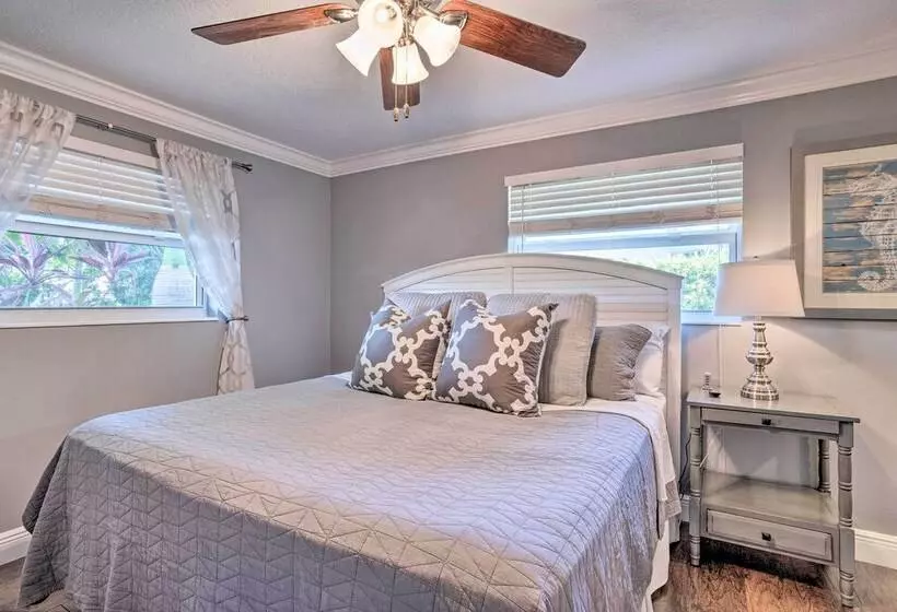 Poolside Paradise W/ Tropical Hut In Palm Beach