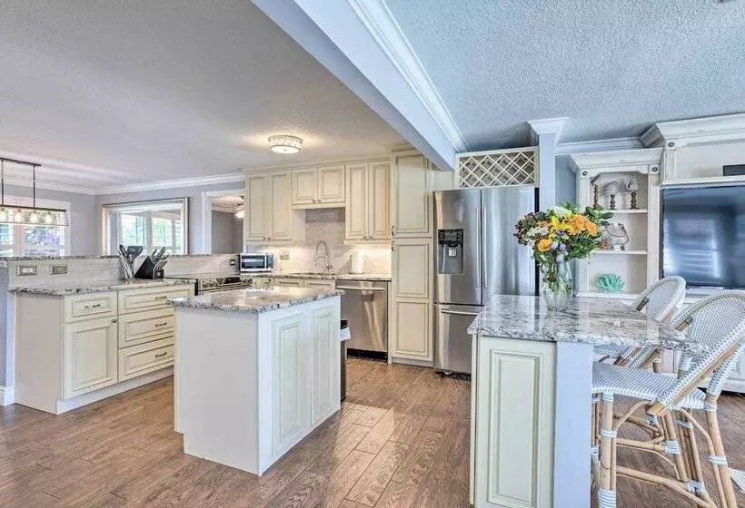 Poolside Paradise W/ Tropical Hut In Palm Beach