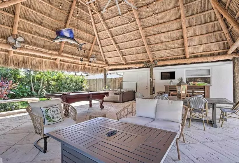 Poolside Paradise W/ Tropical Hut In Palm Beach