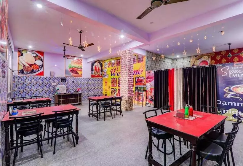 ホテル Oyo Flagship Damma Unique Restaurant And
