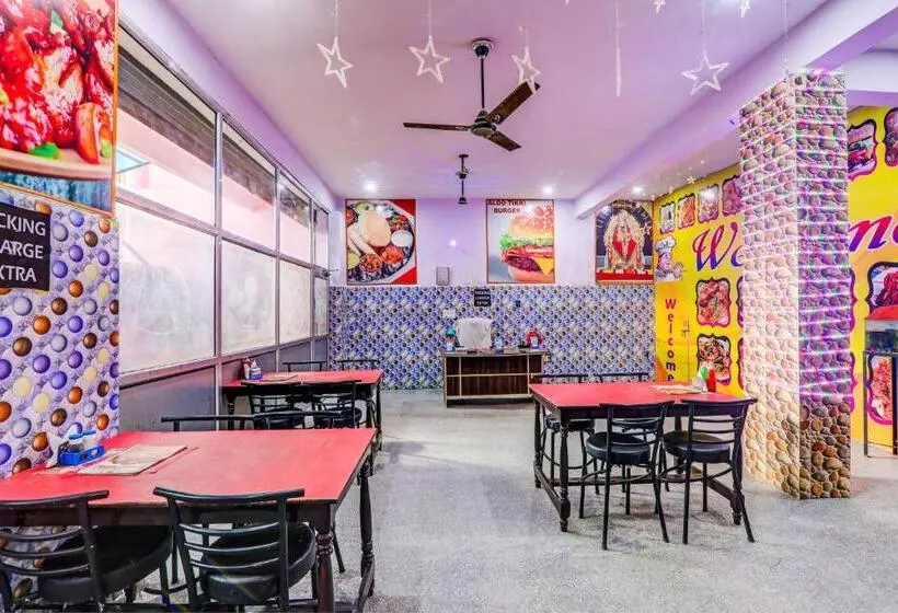 ホテル Oyo Flagship Damma Unique Restaurant And