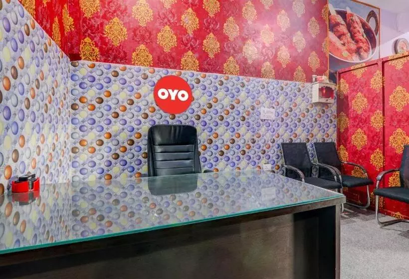 ホテル Oyo Flagship Damma Unique Restaurant And