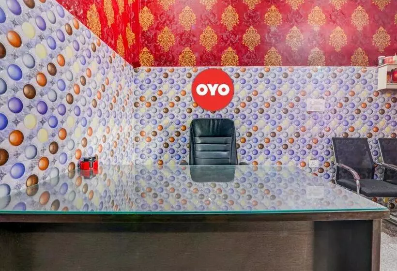 ホテル Oyo Flagship Damma Unique Restaurant And