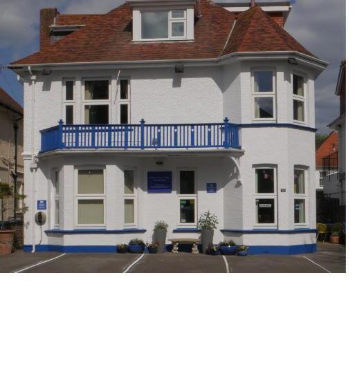 تختخواب و صبحانه Southern Breeze Lodge   Adults Only