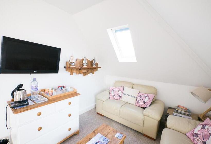 تختخواب و صبحانه Southern Breeze Lodge   Adults Only