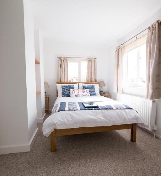 تختخواب و صبحانه Southern Breeze Lodge   Adults Only