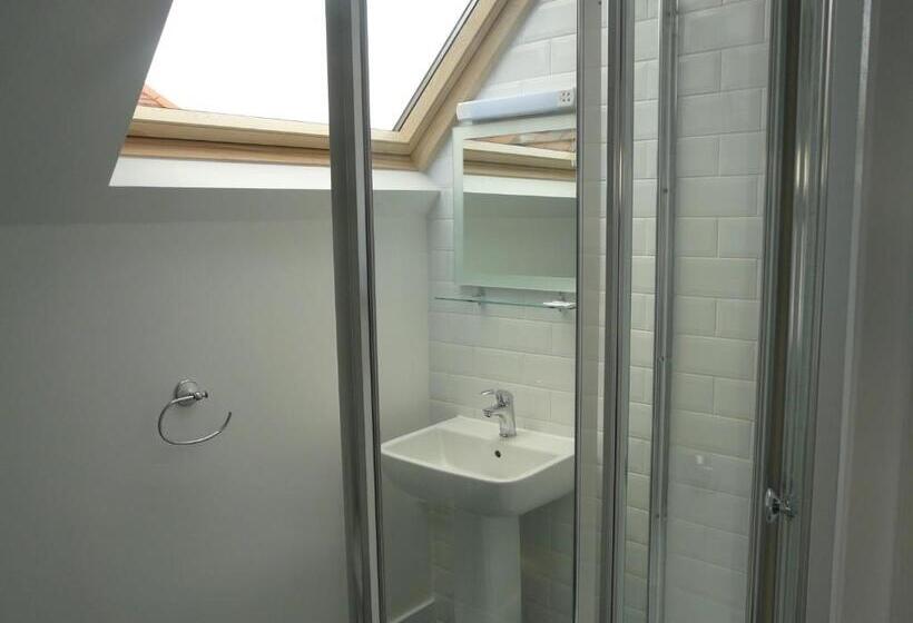 تختخواب و صبحانه Southern Breeze Lodge   Adults Only