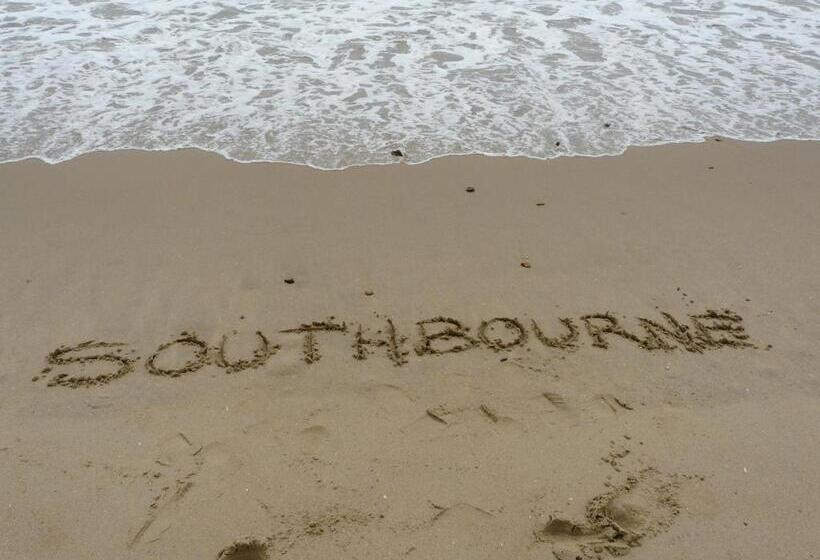 تختخواب و صبحانه Southern Breeze Lodge   Adults Only