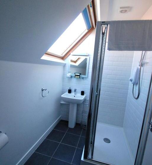 تختخواب و صبحانه Southern Breeze Lodge   Adults Only