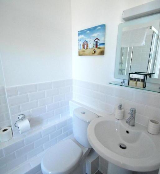 تختخواب و صبحانه Southern Breeze Lodge   Adults Only