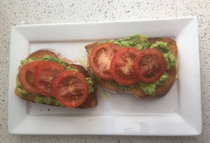 تختخواب و صبحانه Southern Breeze Lodge   Adults Only