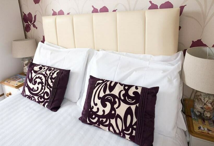 تختخواب و صبحانه Southern Breeze Lodge   Adults Only