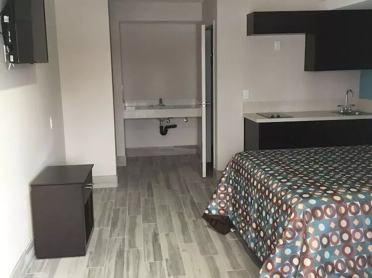 Clover Motel
