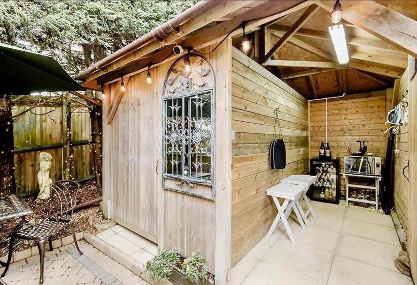 Duck Lodge B&b With Hot Tub