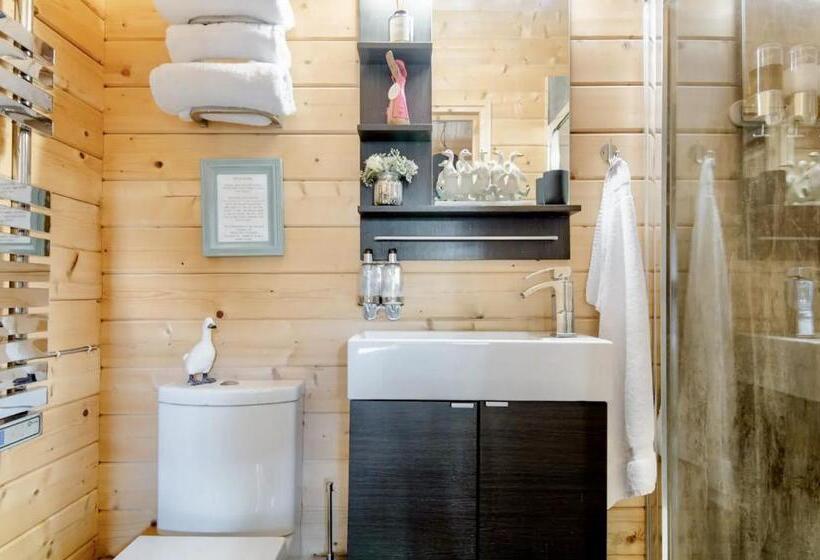 Duck Lodge B&b With Hot Tub