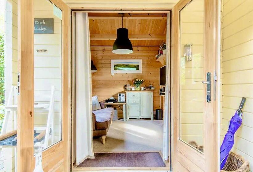 Duck Lodge B&b With Hot Tub