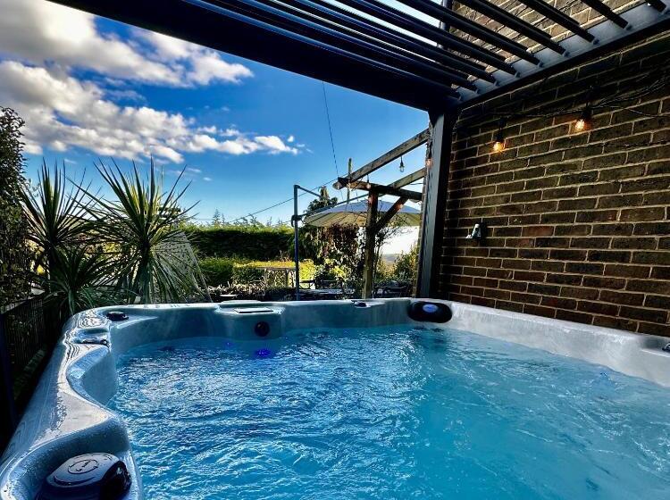 Duck Lodge B&b With Hot Tub