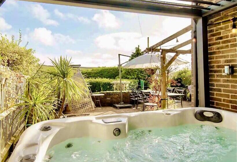 Duck Lodge B&b With Hot Tub