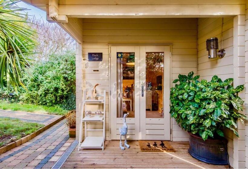 Duck Lodge B&b With Hot Tub