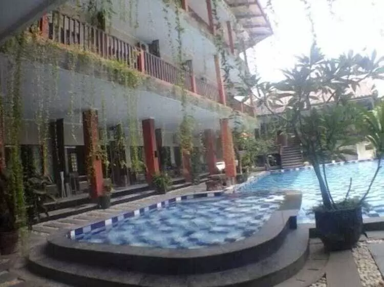 Holiday Beach Inn