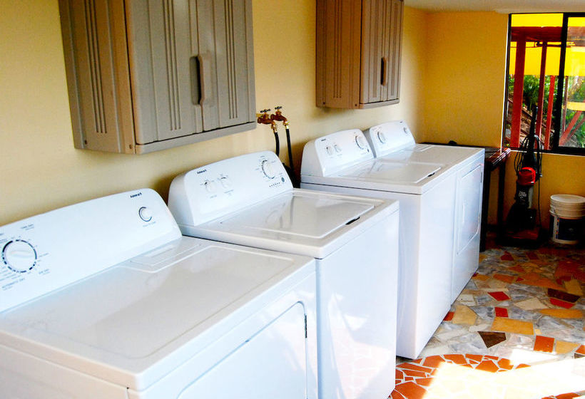 호텔 Barons Resort