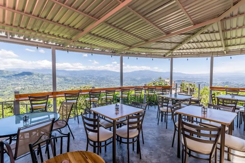 Hotelli Barons Resort