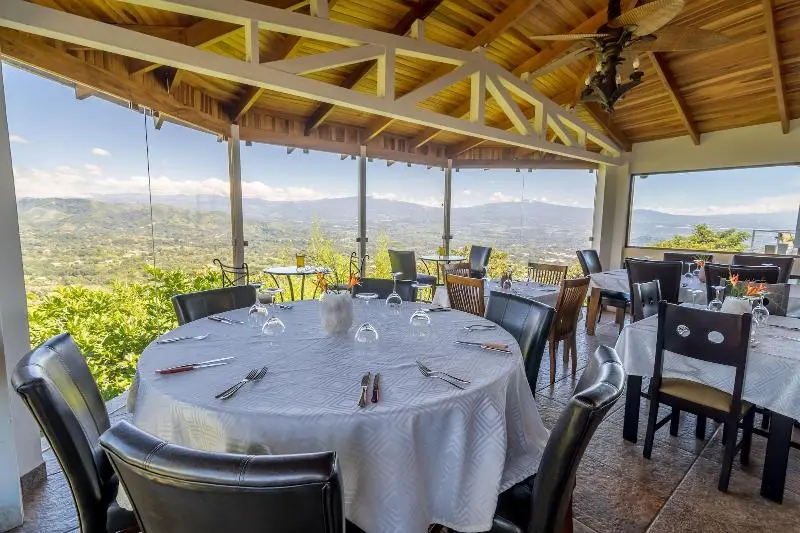 Hotelli Barons Resort