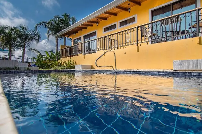 Hotelli Barons Resort