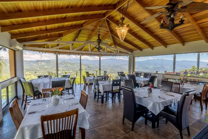 Hotelli Barons Resort