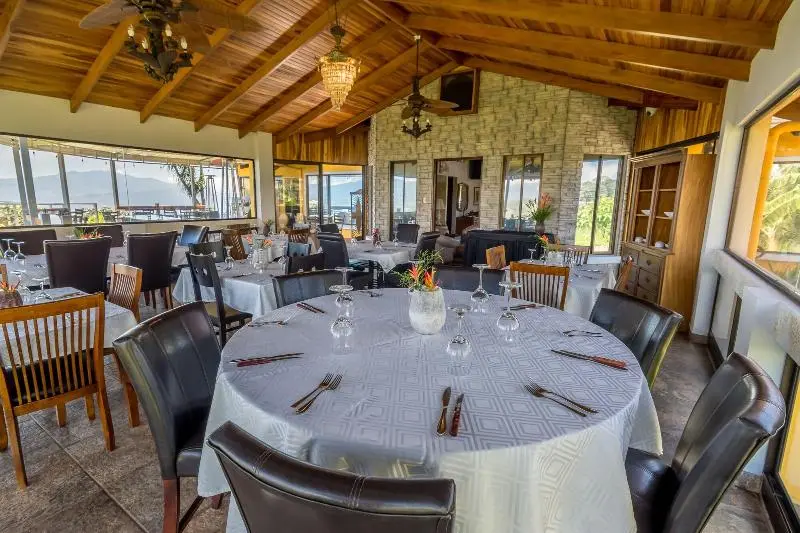 Hotelli Barons Resort