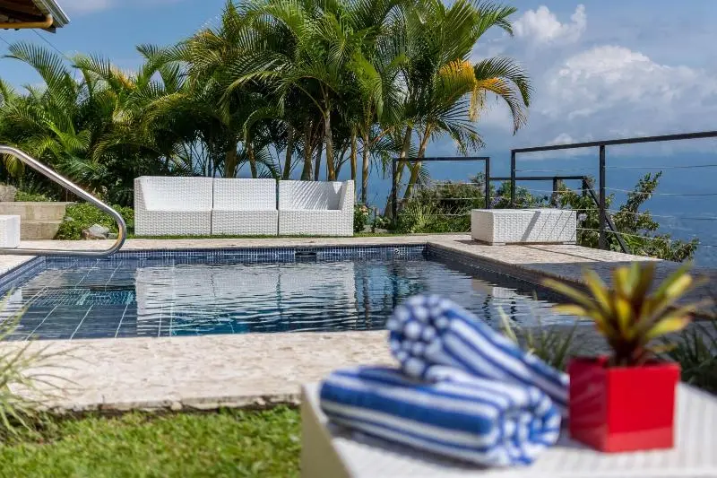 Hotelli Barons Resort