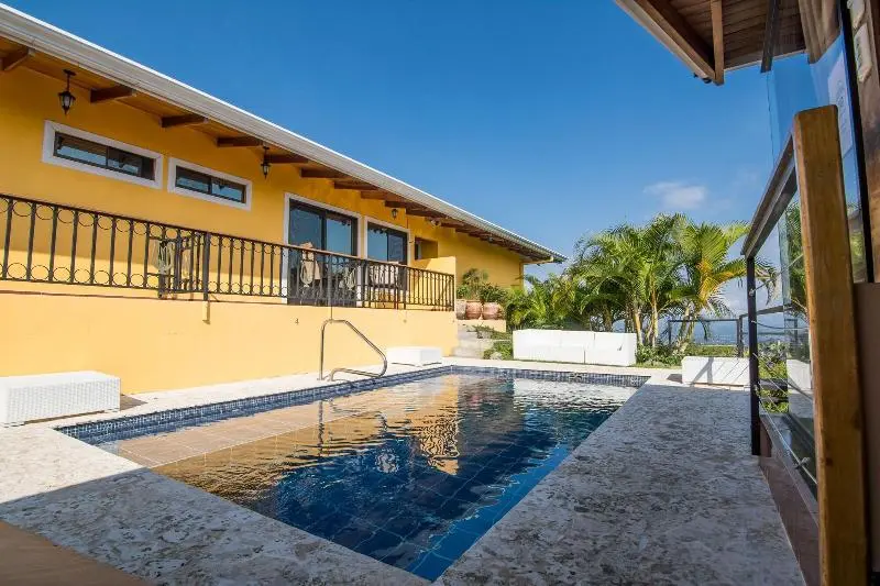 Hotelli Barons Resort