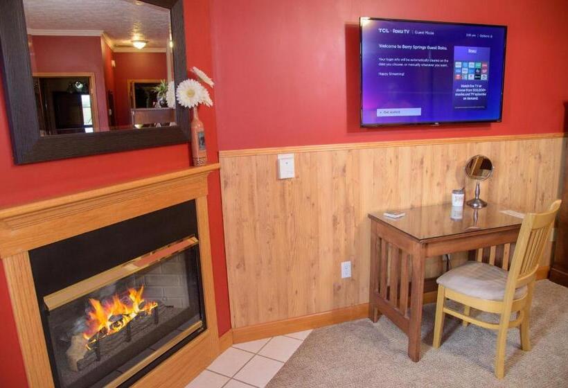 فندق Berry Springs Lodge