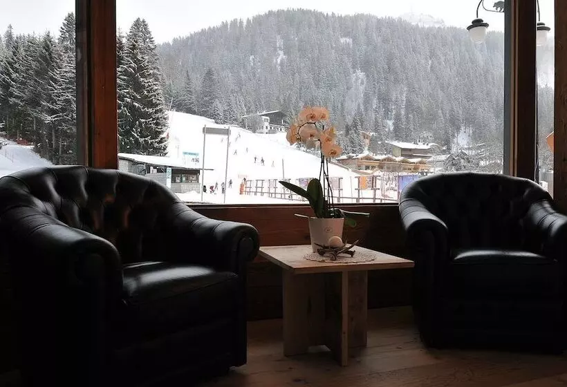 هتل Chalet Laura Lodge