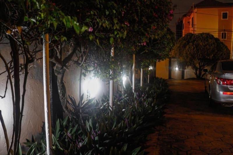 Hill View Hotel West Airport