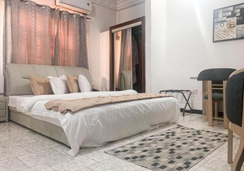 Hill View Hotel West Airport