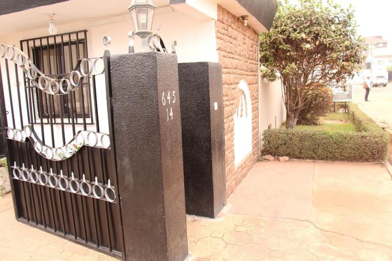 Hill View Hotel West Airport